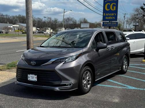 2021 Toyota Sienna XLE 7 Passenger