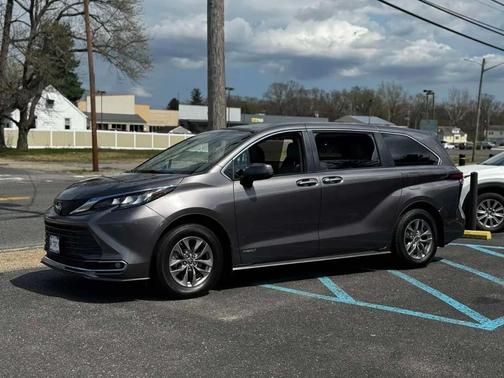 2021 Toyota Sienna XLE 7 Passenger