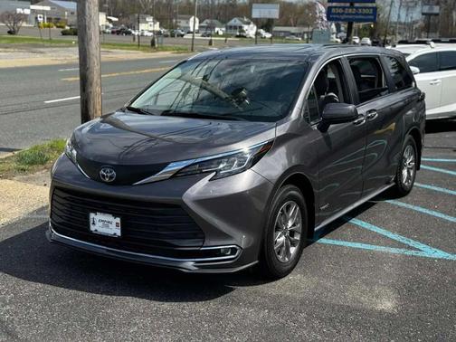 2021 Toyota Sienna XLE 7 Passenger