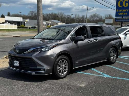 2021 Toyota Sienna XLE 7 Passenger