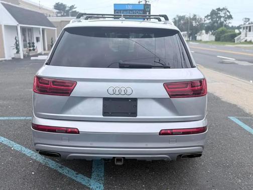 Florett Silver Metallic 2017 Audi Q7 3.0T Prestige
