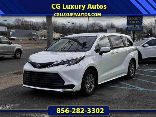 2024 Toyota Sienna LE