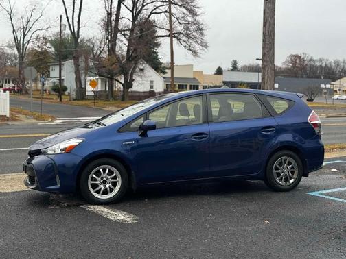 2017 Toyota Prius v Three