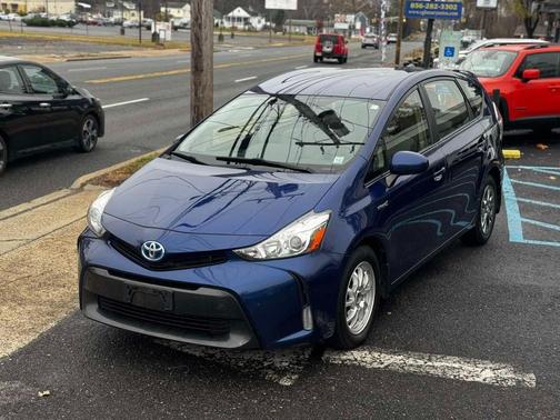 2017 Toyota Prius v Three