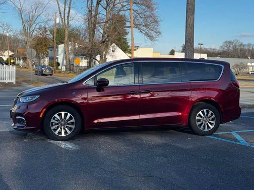 2022 Chrysler Pacifica Hybrid Touring L