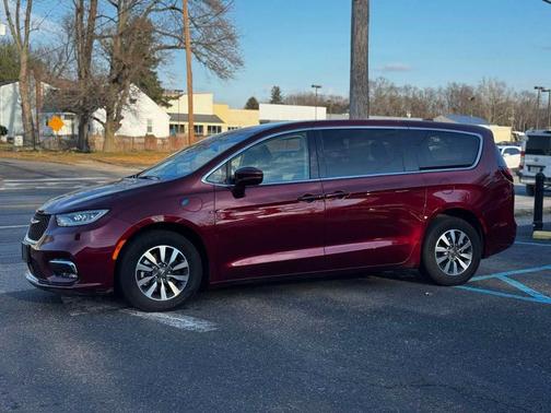 2022 Chrysler Pacifica Hybrid Touring L