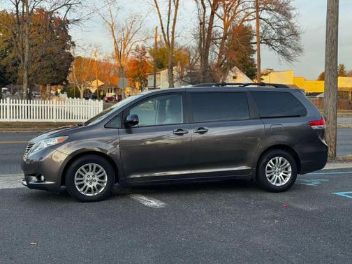 2012 Toyota Sienna XLE