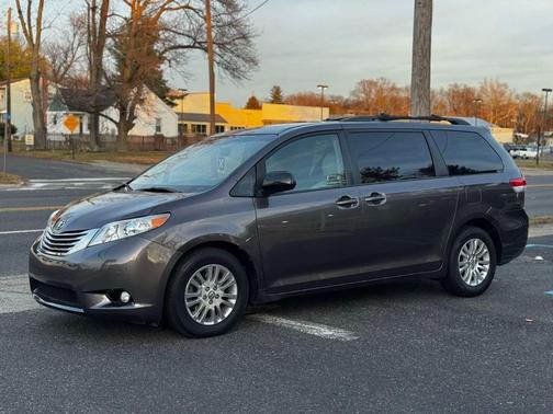 2012 Toyota Sienna XLE