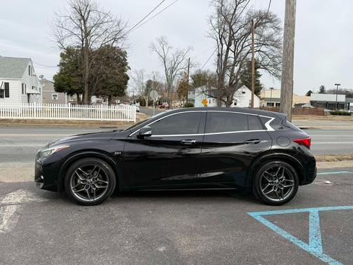 2018 INFINITI QX30 Sport