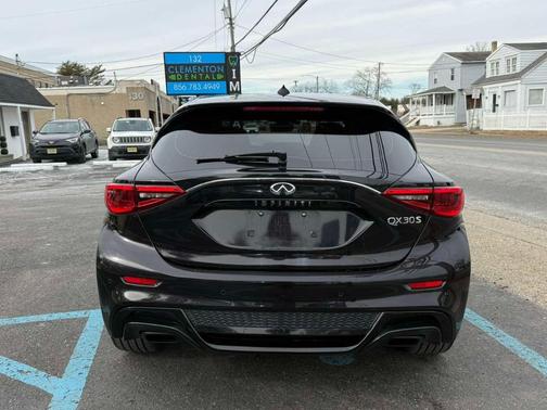2018 INFINITI QX30 Sport