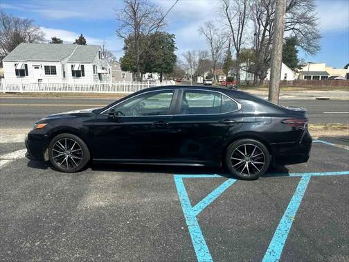 2022 Toyota Camry SE