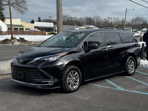 2023 Toyota Sienna XLE