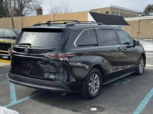2023 Toyota Sienna XLE