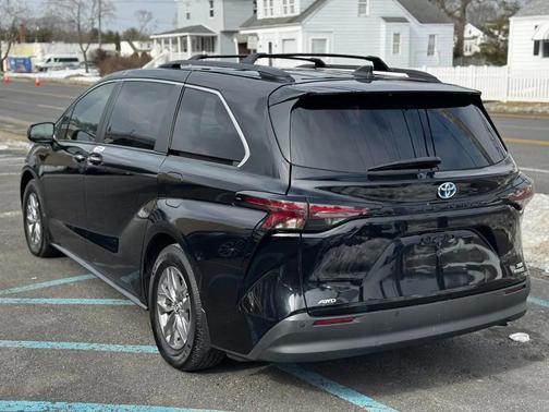 2023 Toyota Sienna XLE