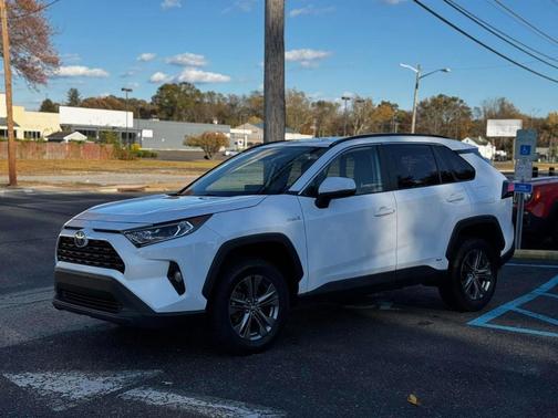 2021 Toyota RAV4 Hybrid XLE