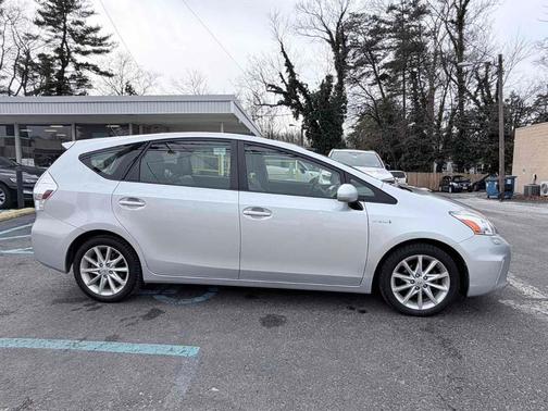 2013 Toyota Prius v Five