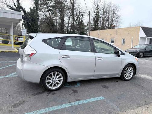 2013 Toyota Prius v Five