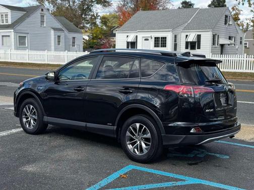 2017 Toyota RAV4 Hybrid LE Plus