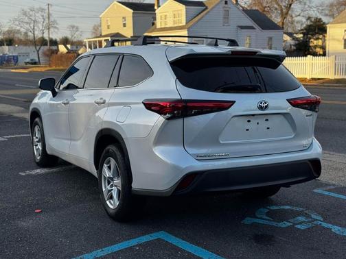 2022 Toyota Highlander Hybrid LE
