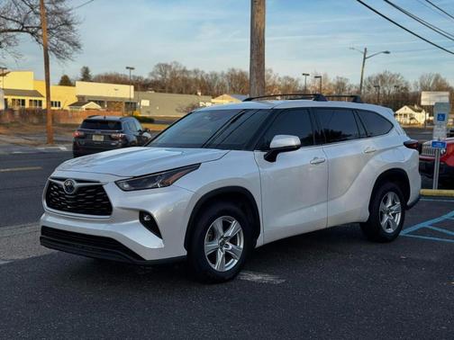 2022 Toyota Highlander Hybrid LE