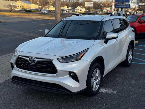 2022 Toyota Highlander Hybrid LE