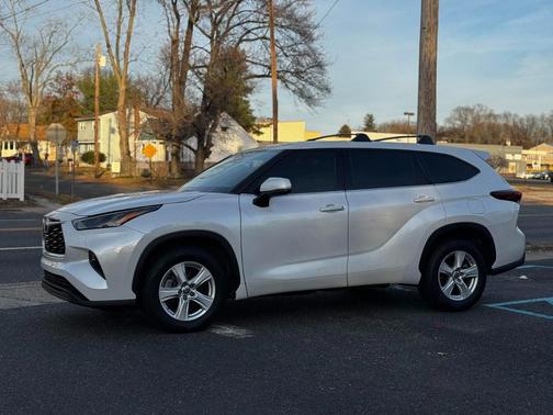 2022 Toyota Highlander Hybrid LE