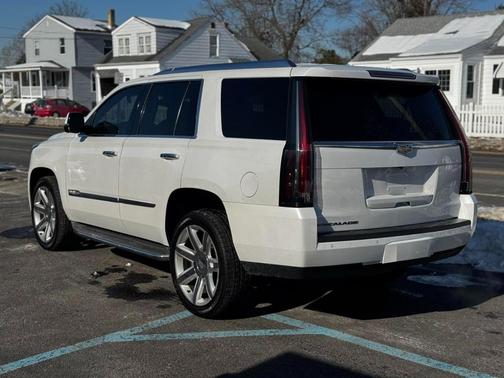 2016 Cadillac Escalade Luxury