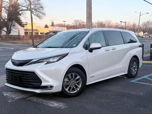 2021 Toyota Sienna XLE 7 Passenger