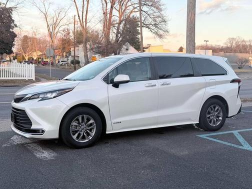 2021 Toyota Sienna XLE 7 Passenger