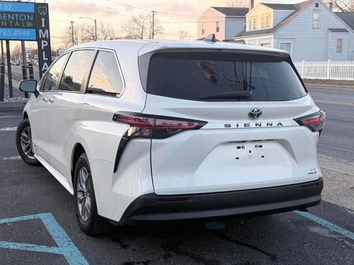 2021 Toyota Sienna XLE 7 Passenger