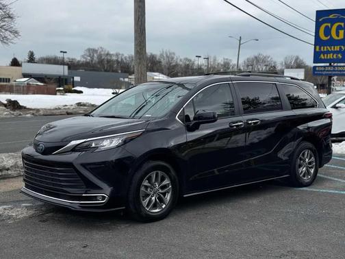 2023 Toyota Sienna XLE