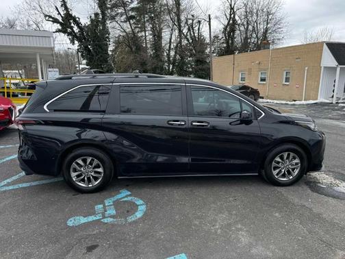 2023 Toyota Sienna XLE
