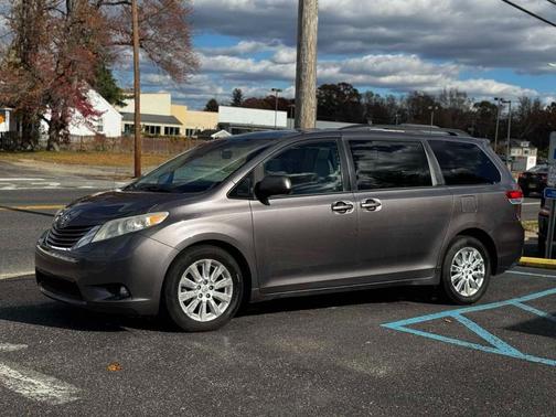 2012 Toyota Sienna XLE