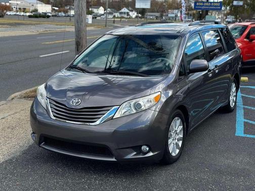 2012 Toyota Sienna XLE