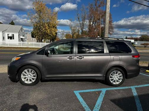2012 Toyota Sienna XLE