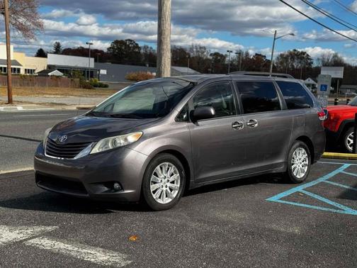 2012 Toyota Sienna XLE