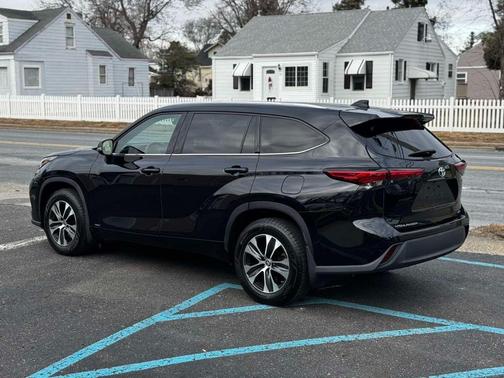 2022 Toyota Highlander Hybrid XLE