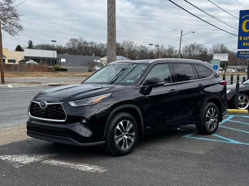 2022 Toyota Highlander Hybrid XLE