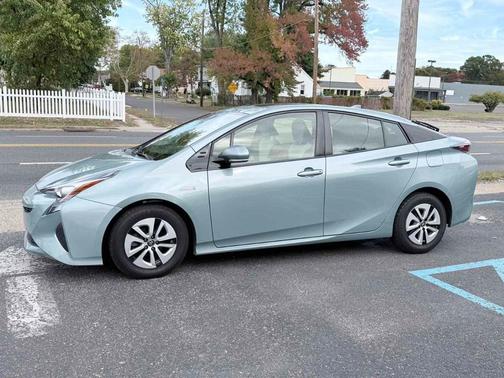2017 Toyota Prius Three Touring