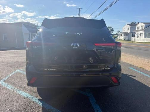 Midnight Black Metallic 2022 Toyota Highlander XLE