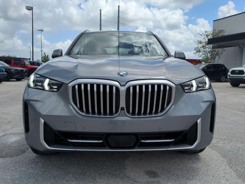 Black 2024 BMW X5 xDrive40i