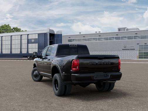 Diamond Black Crystal Pearlcoat 2026 RAM 3500 Limited Mega Cab 4x4 6'4' Box