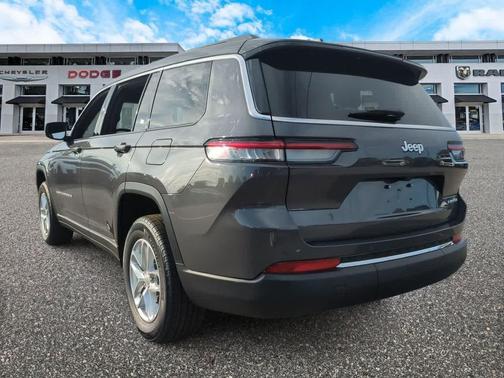 Baltic Gray Metallic Clearcoat 2025 Jeep Grand Cherokee L Laredo