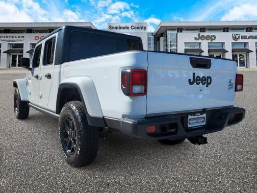 2022 Jeep Gladiator Sport