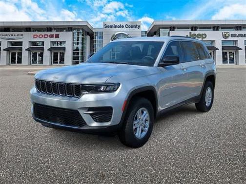 2025 Jeep Grand Cherokee Laredo