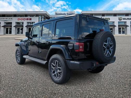 2025 Jeep Wrangler 4-Door Sahara 4x4