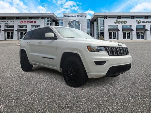 2022 Jeep Grand Cherokee Laredo
