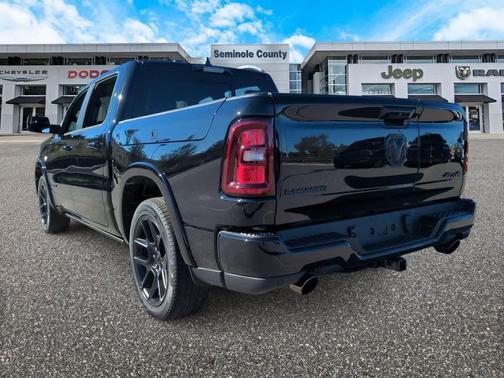 Diamond Black Crystal Pearlcoat 2026 RAM 1500 Laramie