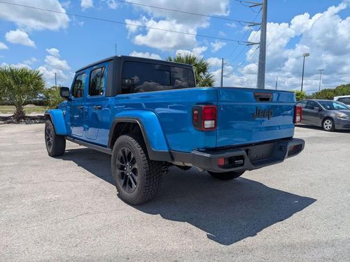 Hydro Blue Pearlcoat 2025 Jeep Gladiator Nighthawk