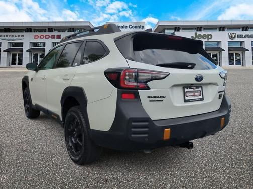 Crystal White Pearl 2023 Subaru Outback Wilderness